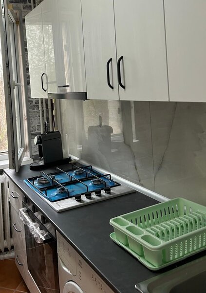 Drumul Taberei, apartament 2 camere, langa metrou si parc.